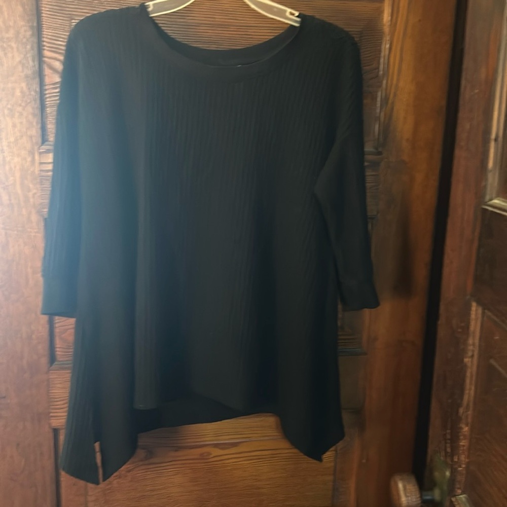 Kate 3/4 sleeve sharkbite top